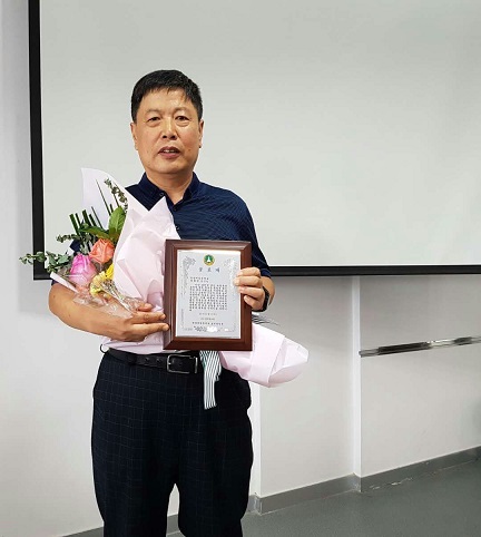 许龙哲.jpg